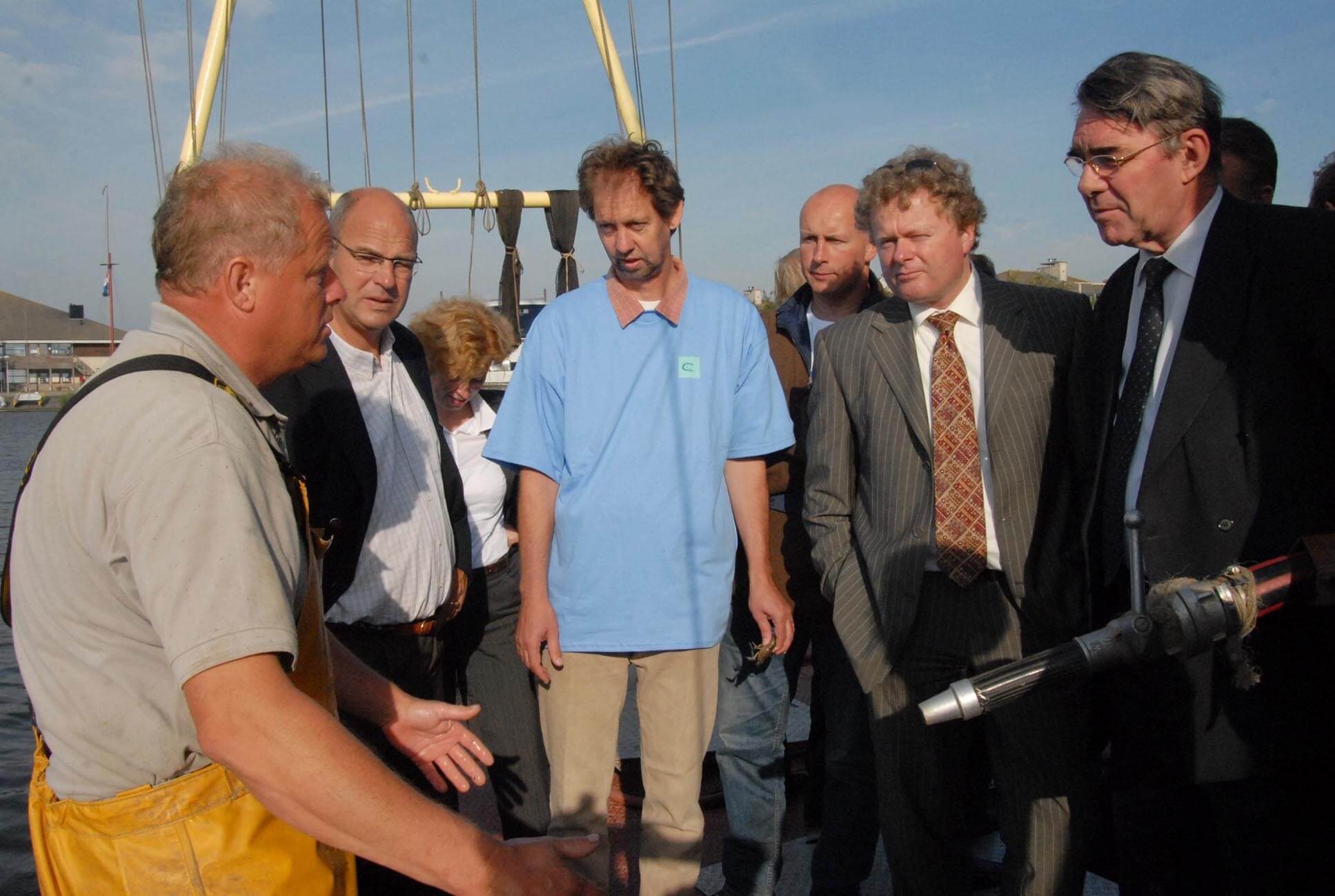 Ir. B.J. van der Vlies tijdens een werkbezoek van de Vaste Kamercommissie voor de Visserij